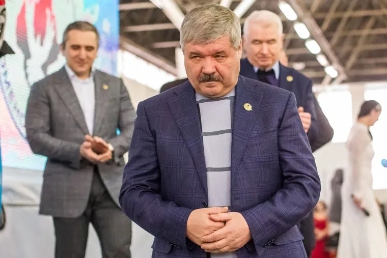 Сенатор Юрий Неелов на выставке своих голубей. Тюмень, неелов юрий