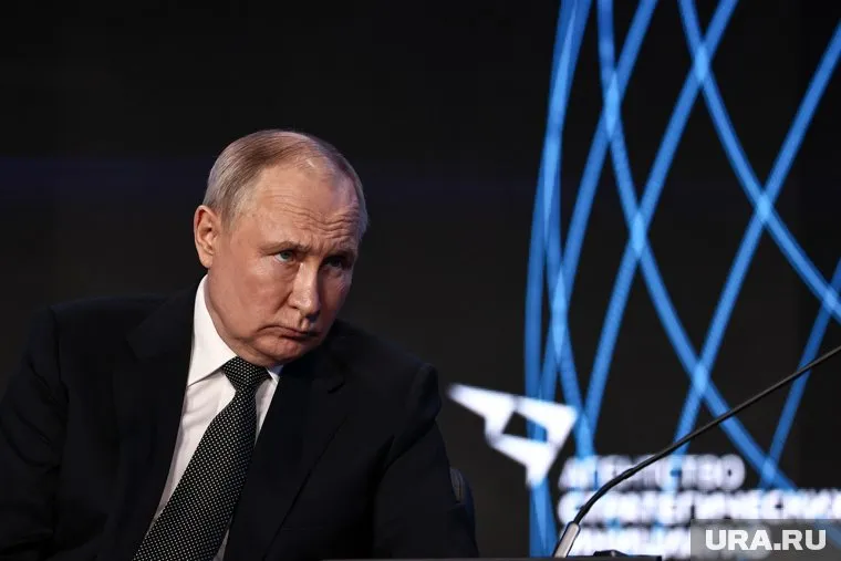 Президент РФ Владимир Путин встретился с молодыми учеными