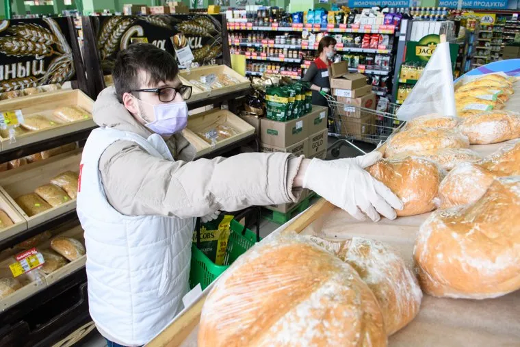 Доставка на дом продуктов питания и товаров первой необходимости волонтерами. Екатеринбург