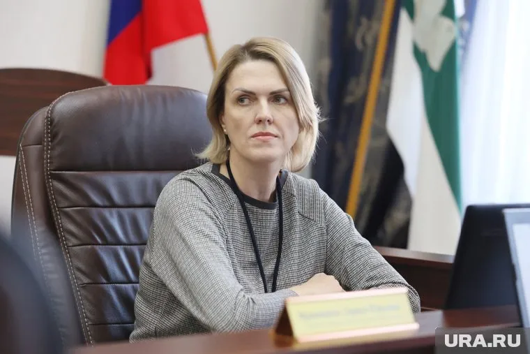 Жена генерала СУ СКР по Свердловской Области Лариса Францишко уходит из курганского избиркома