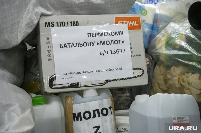 Помимо теплых вещей бойцам доставили медикаменты и необходимую технику