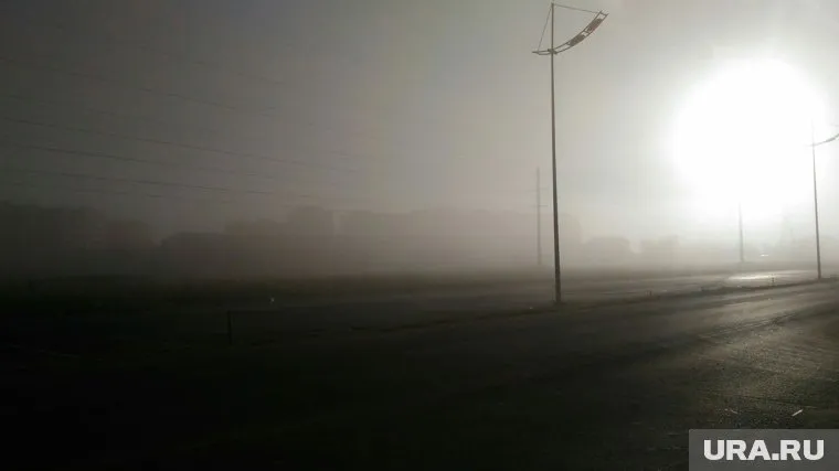 Туман накрыл город рано утром