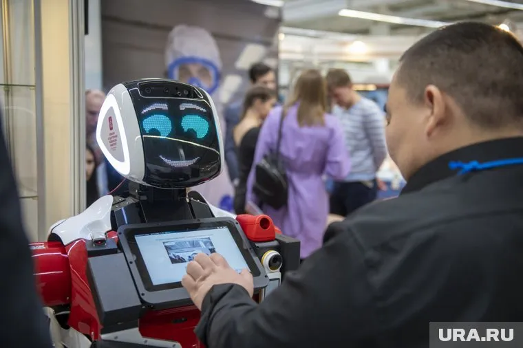 Promobot консультирует людей по всему миру