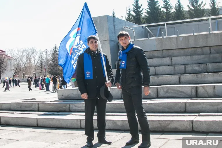 Врио спикера Игорь Прозоров (справа) показал самый высокий результат — 43,46%