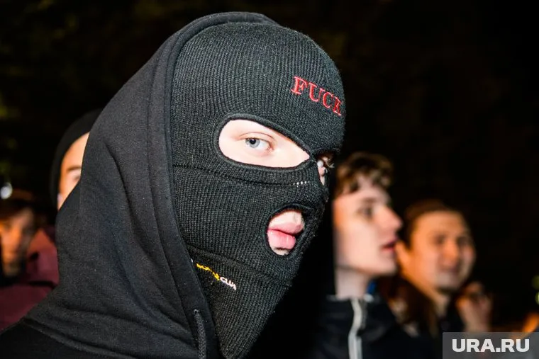 Неизвестные были в балаклавах и с битами