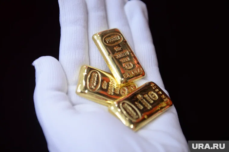 Таможенники заметили, что слитки были сделаны кустарным способом