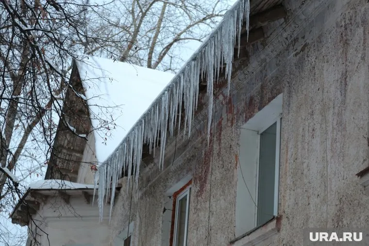Горожане недовольны тем, как город очищают от снега и сосулек