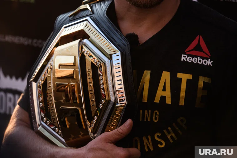 Главное событие — бой-реванш за титул чемпиона UFC в полулегком весе