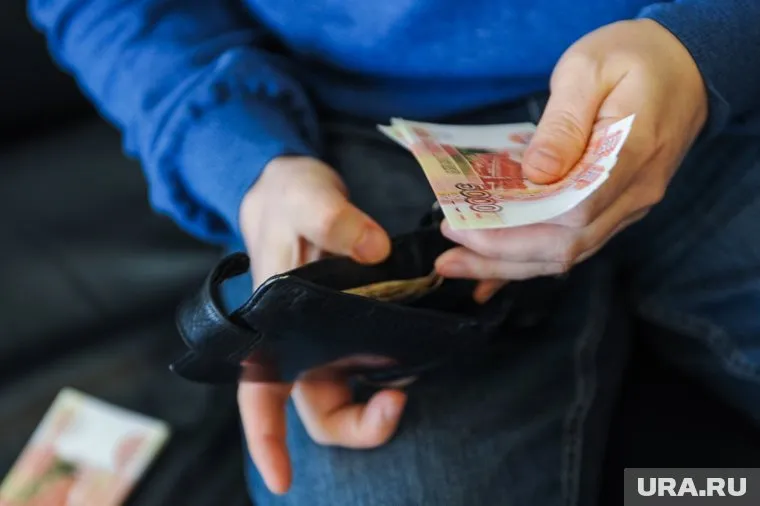 Курганские бюджетники ждут выплату по 10 тысяч рублей к 1 сентября