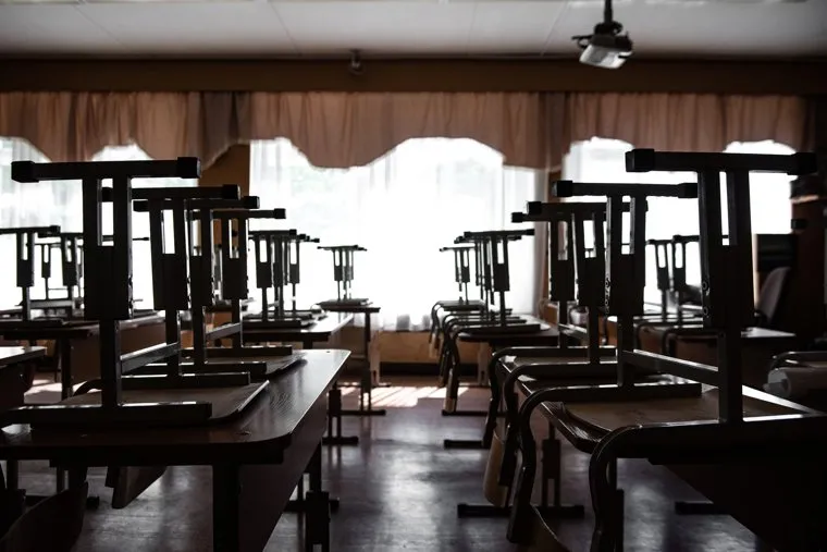 Монтаж камер, которые будут обеспечивать видеотрансляцию в ходе сдачи ЕГЭ. Екатеринбург