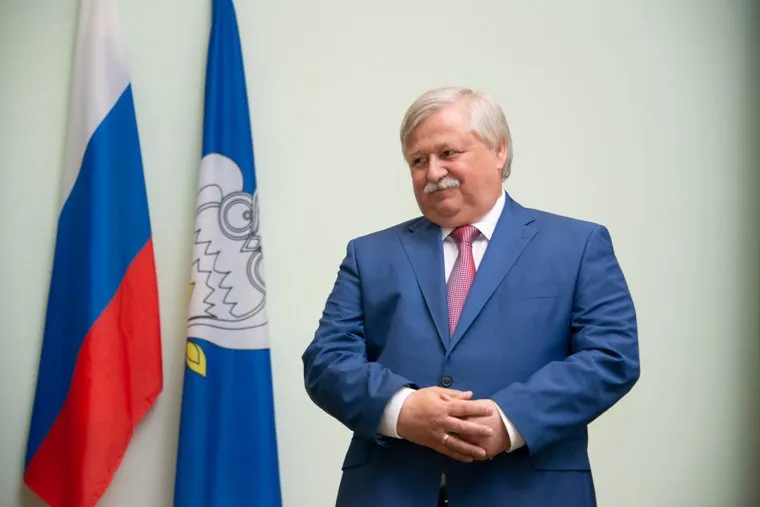 Дмитрий Артюхов Награждение медалистов выпускников. Новый Уренгой