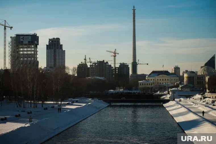 Заброшенная телебашня в Екатеринбурге была снесена 24 марта 2018 года