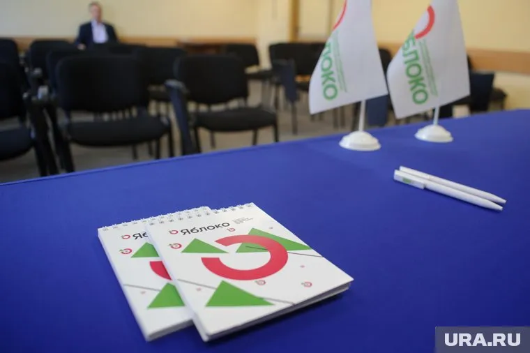 Бюро «Яблока» проголосовало за исключение из фракции 16 человек за попытку организовать «секту» и «презрительное отношение к оппонентам»