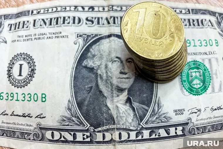 Курс доллара составляет 97,20 рублей