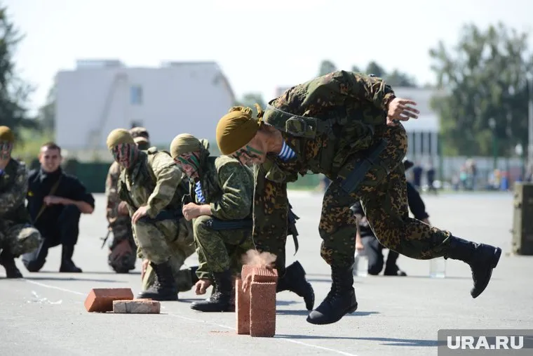 Жители Миасса продолжают сбор помощи бойцам