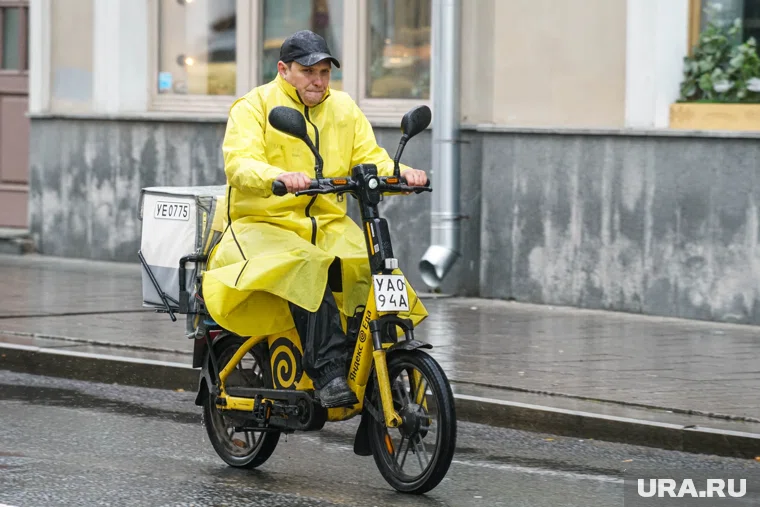 Курьер стал самой востребованной подработкой в ХМАО осенью 2025