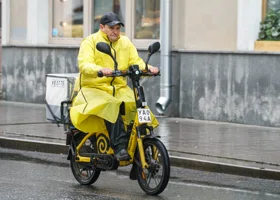Курьер стал самой востребованной подработкой в ХМАО