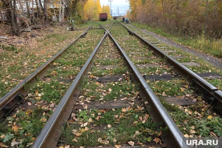 На путях станции Войновка дал течь вагон с авиационным топливом