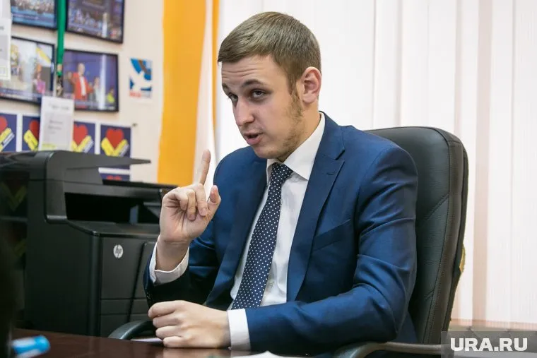 Василий Власов подчеркнул, что Илья Мэддисон пока остается его помощником