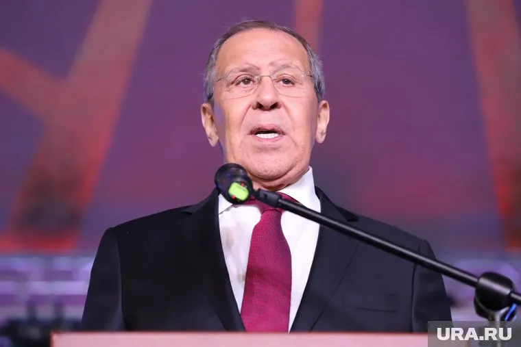 Лавров заявил, что Запад накачивает Украину смертоносным оружием