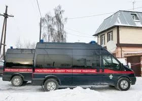 Пермского школьника привезли в дом, где была убита его семья