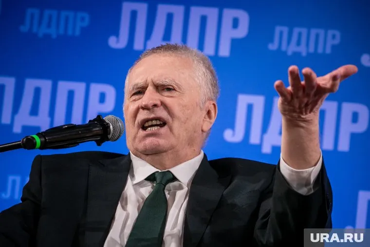 Жириновский выступил за тотальные ограничения для непривитых