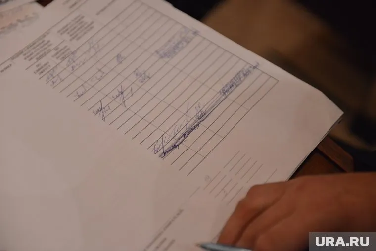 Записям в подписных листах удивились даже сотрудники штаба кандидата в депутаты