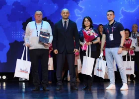 Полпред Жога наградил трудовую династию Комаровых из «Курганстальмоста»