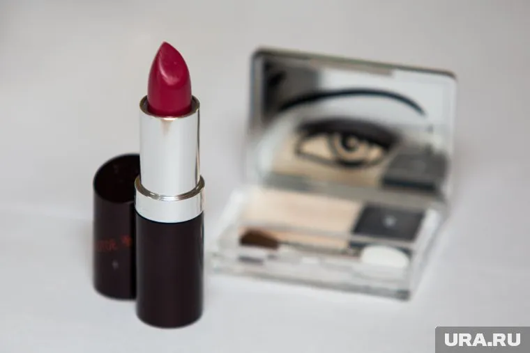 Коллекцию помад Lips & Boys выпустят в продажу с 30 ноября