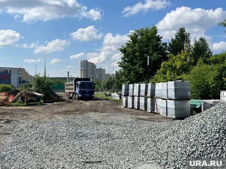 Закончить ремонтные работы в Калининском парке должны до 1 сентября