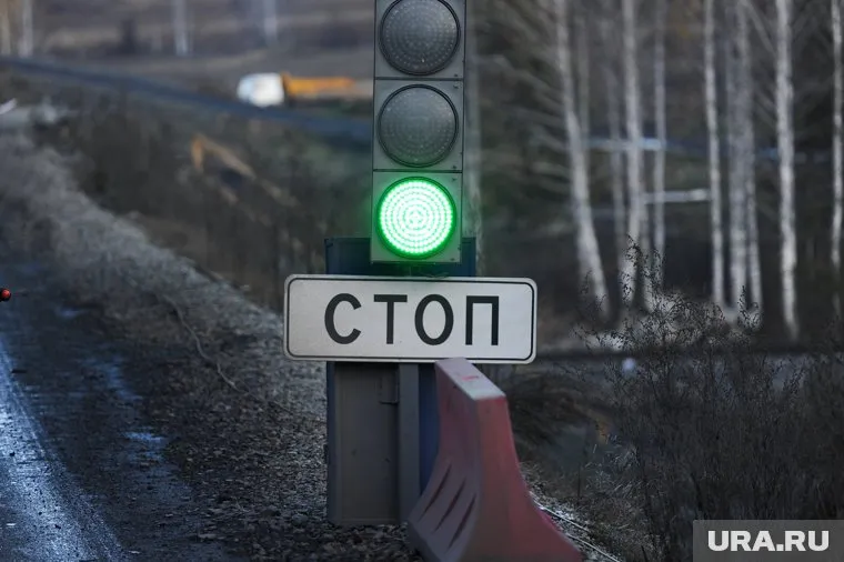 Движение на участке трассы реверсивное, его регулируют светофором