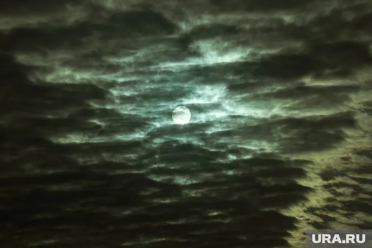 В съёмках участвовали Александр Шепс, Марьяна Романова и Тимофей Руденко, ведущая — Вера Сотникова