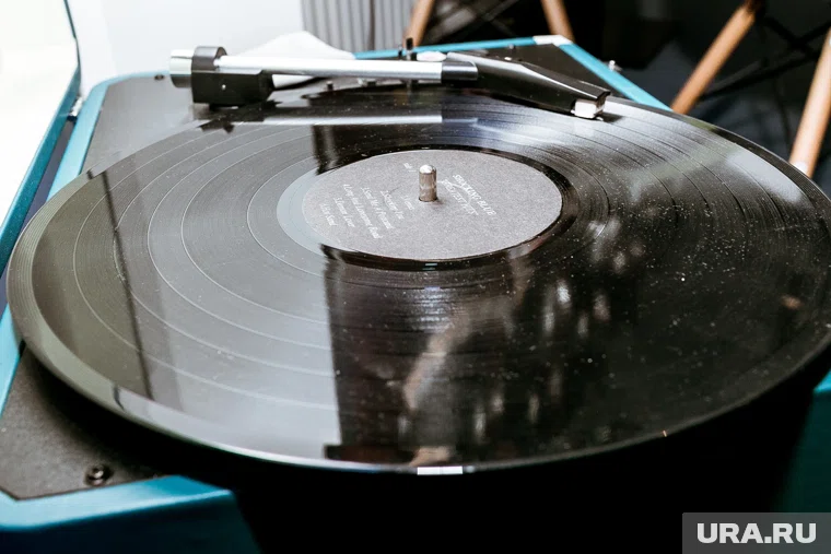 Путину подарили пластинку с калмыцким электропанком