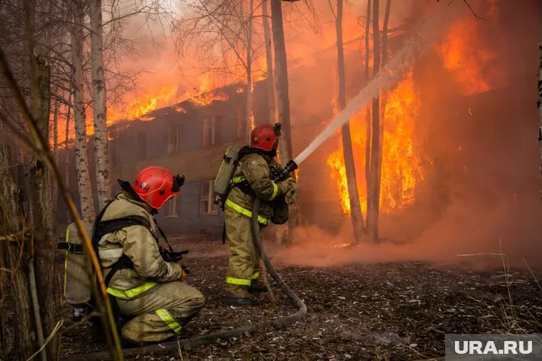 К тушению пожара в Москве привлечены 90 специалистов и 25 единиц техники