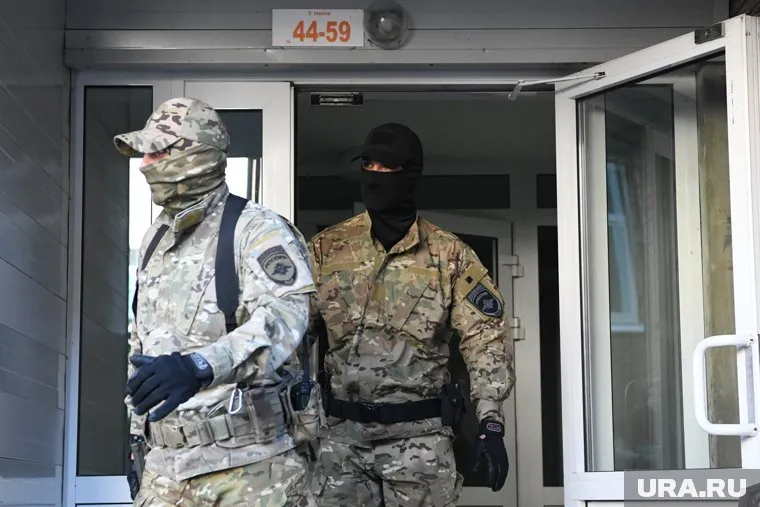 В квартире Евгения Ройзмана силовики обнаружили визитки иностранных дипломатов