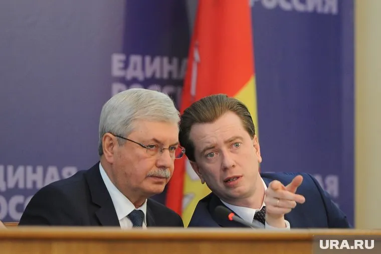 Первыми Текслеру «присягнули» депутаты-единороссы — Владимир Мякуш и Владимир Бурматов