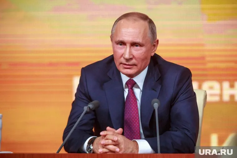 Владимир Путин поручил чиновникам исследовать поведение молодежи в интернете