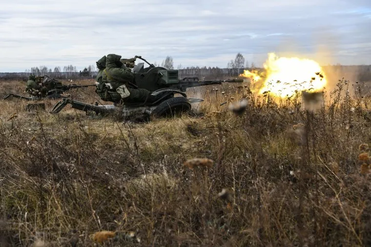 Тренировочные стрельбы мобилизованных с Центрального военного округа на полигоне Еланский. Свердловская область