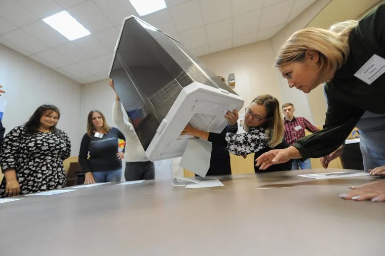 Избирательный участок 803. Подсчет бюллетеней. Челябинск