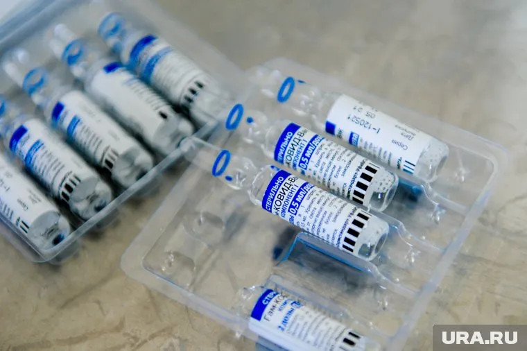 Роспотребнадзор считает существующие вакцины эффективными от действующих штаммов