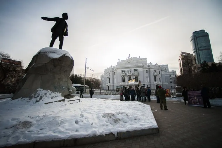 Митинг казаков России за снос памятника Якову Свердлову и в память жертв геноцида казаков большевистской властью. Екатеринбург , памятник свердлову, театр оперы и балета, свердлов яков, екатеринбург, площадь парижской коммуны