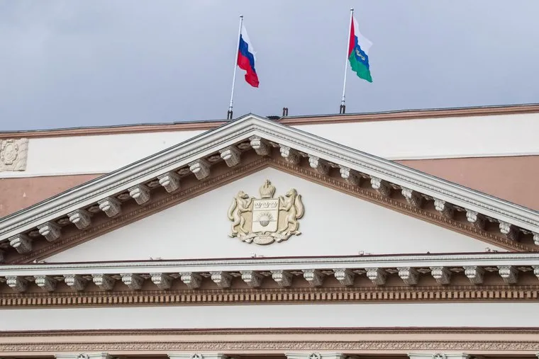 Герб на здании правительства области. Тюмень, герб тюменской области