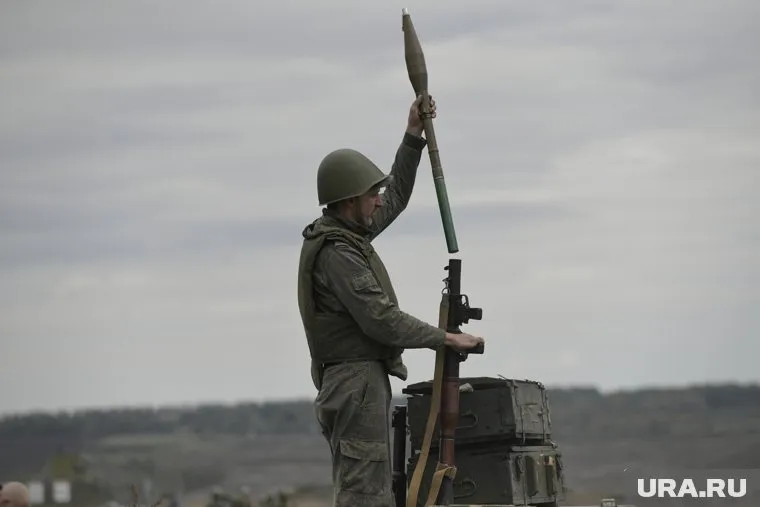 На КПП 13-го военного городка в Екатеринбурге принесли боеприпас для гранатомета