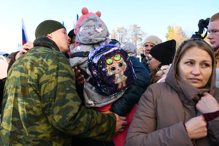 Отправление мобилизованных свердловчан из ДК Металлург. Свердловская область, Верхняя Пышма
