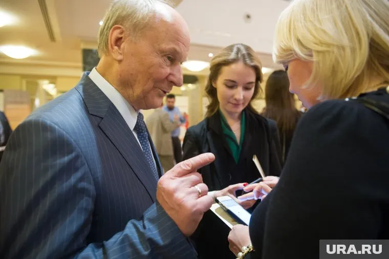 Леонид Шалимов ждет и своего назначения, не торопясь искать работу