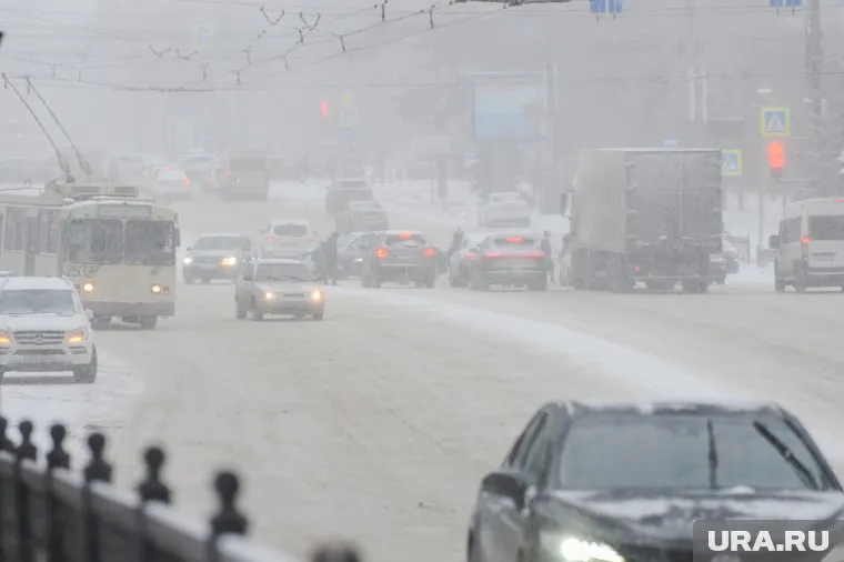 Снегопад создал транспортный коллапс во всем регионе