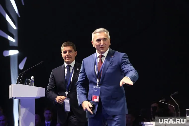 Дмитрий Артюхов (слева) и Александр Моор (справа) договорились о допфинансировании инвестпроекта по схеме 50 на 50
