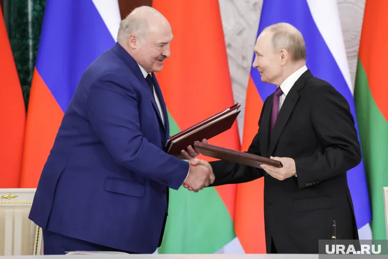 Лукашенко поздравил Путина с днем рождения