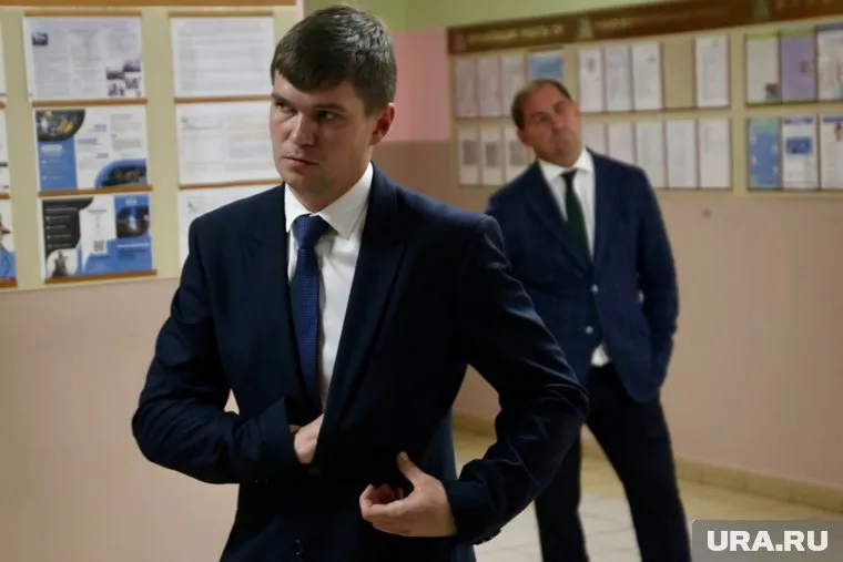 Директор школы Илья Смирнов рассказал, что теперь нехватки учителей нет