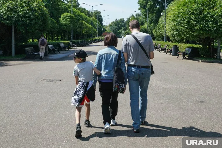 Курганцев наградили в честь Дня семьи, любви и верности